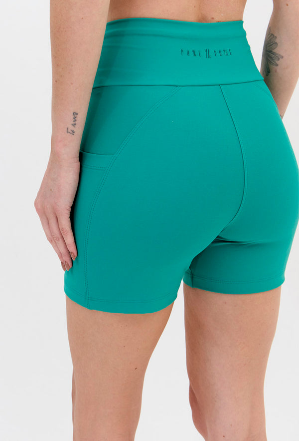 Bermuda lisa verde folha com bolsos Lance