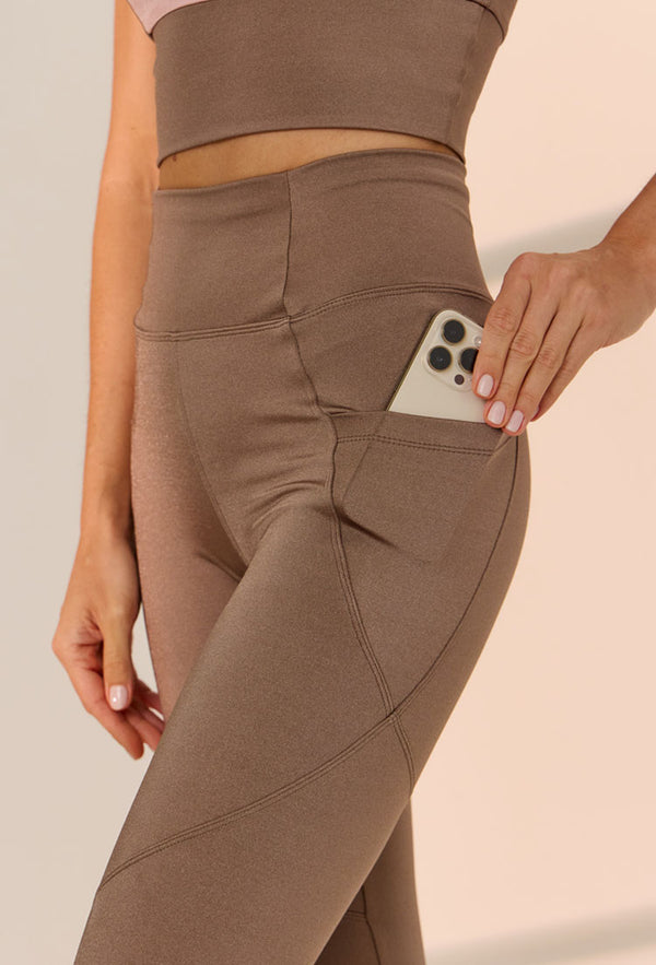Legging lisa castanho com bolsos Solare