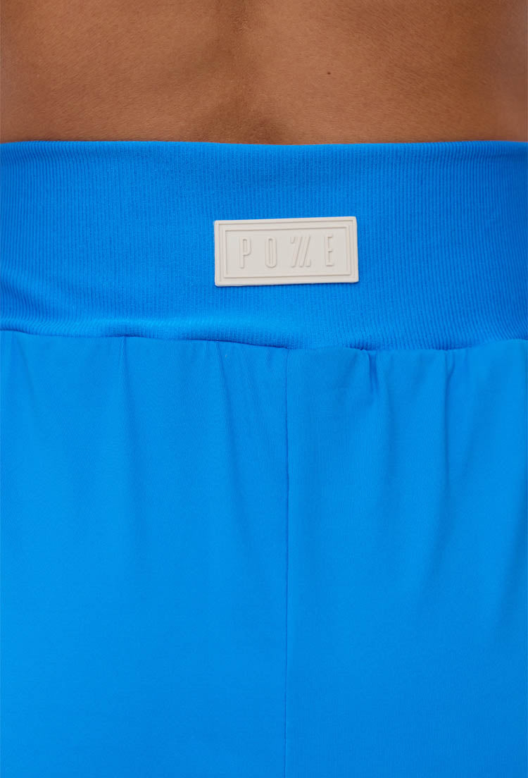 Short duplo liso azul santorini com bolso Athena