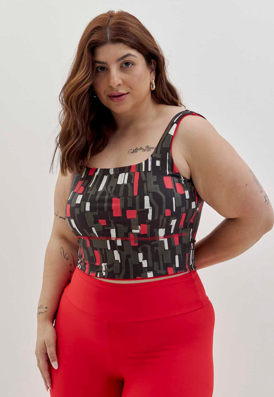 Top longo dupla face vermelho carmim e estampado com bojo removível Voá