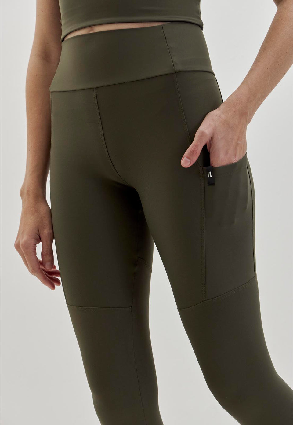 Legging lisa verde elite com bolsos laterais Voá