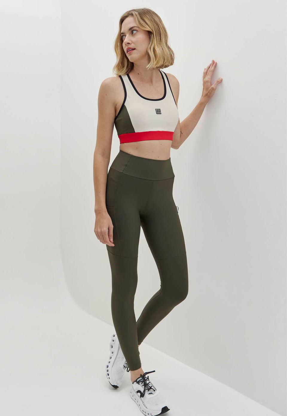 Legging lisa verde elite com bolsos laterais Voá