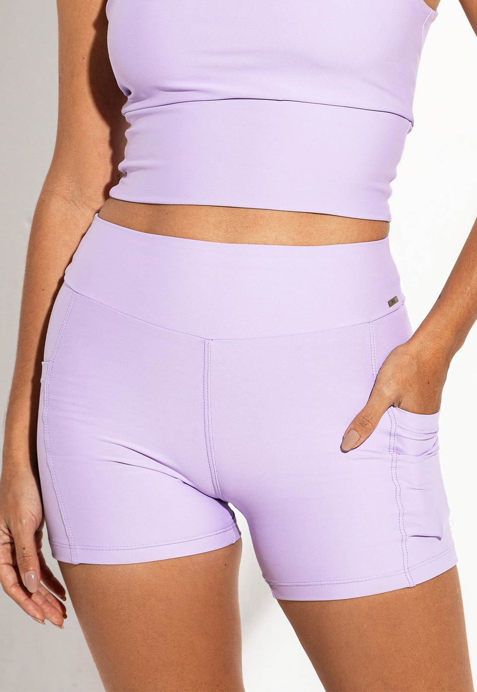 Bermuda lisa lavanda com bolsos Aura