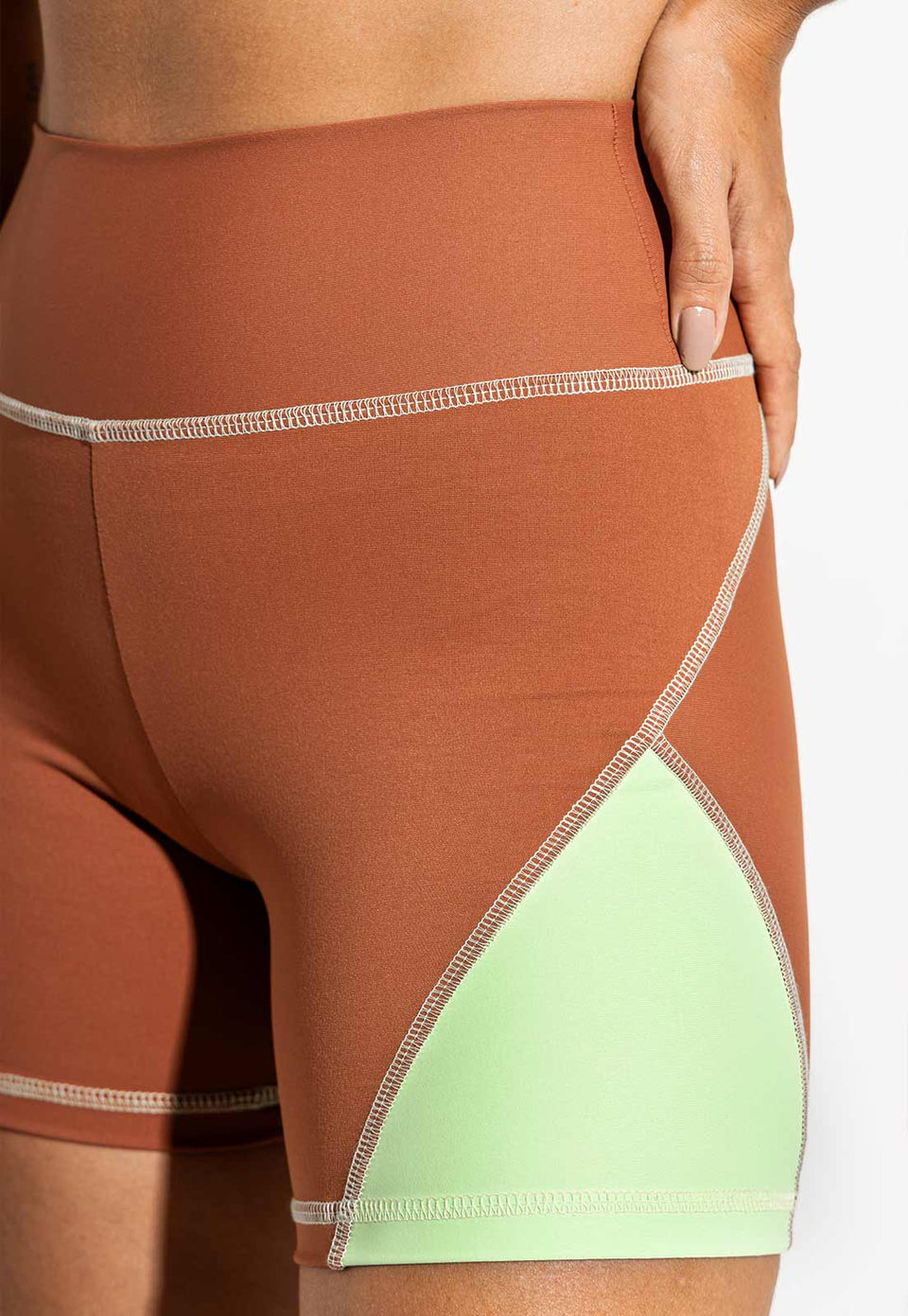 Bermuda bicolor capuccino e verde matcha Aura