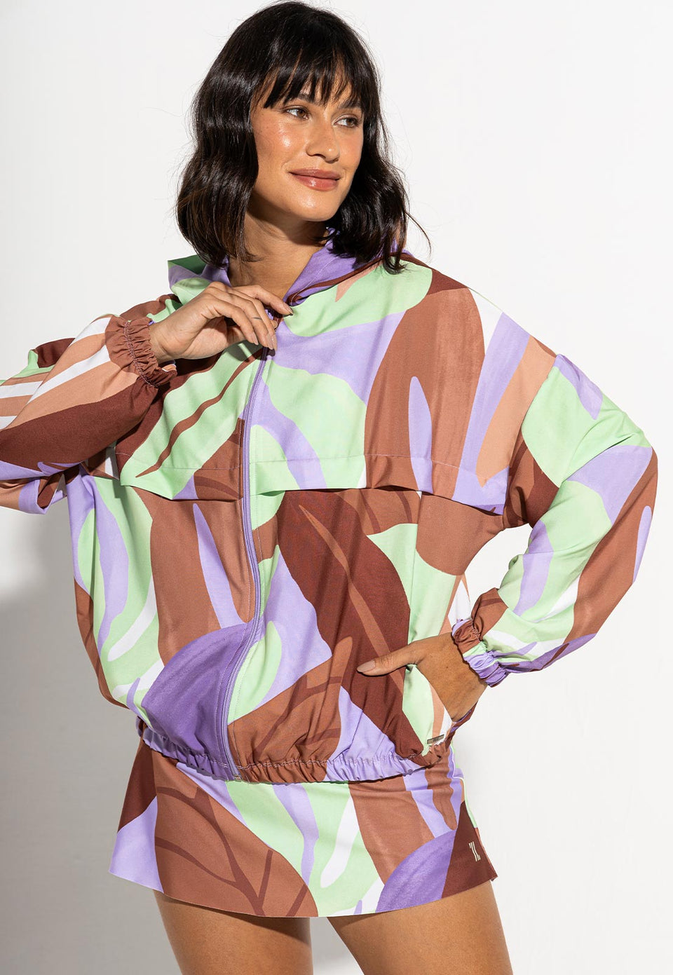 Jaqueta Corta Vento com capuz estampada Aura