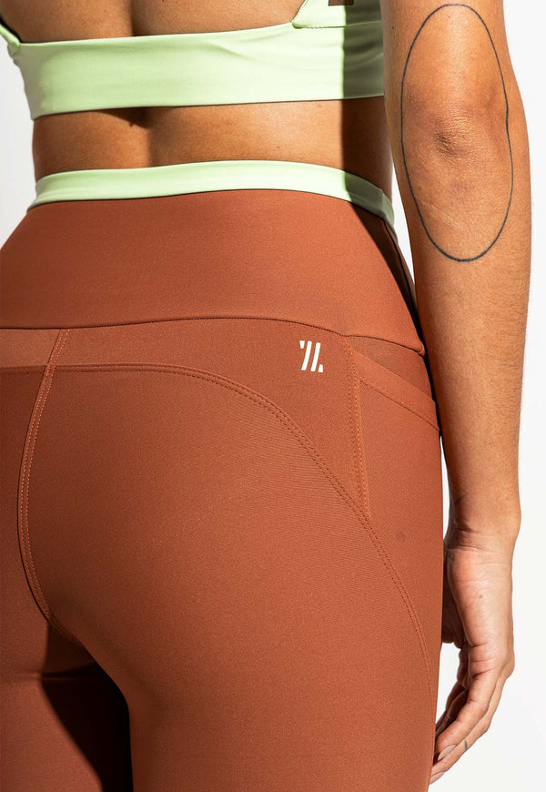 Legging bicolor com bolsos capuccino e verde matcha Aura