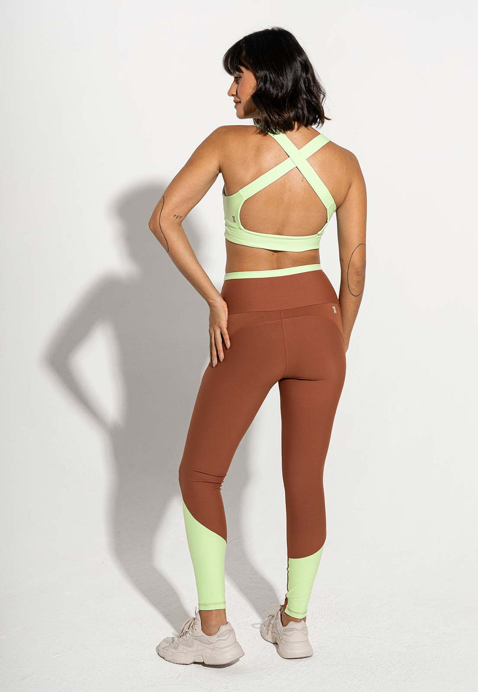 Legging bicolor com bolsos capuccino e verde matcha Aura