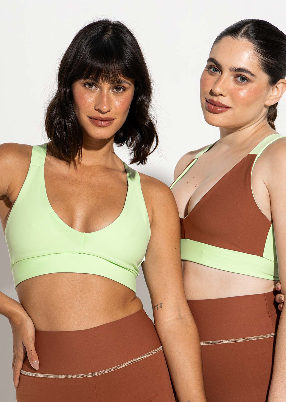 Top dupla face bicolor capuccino e verde matcha Aura