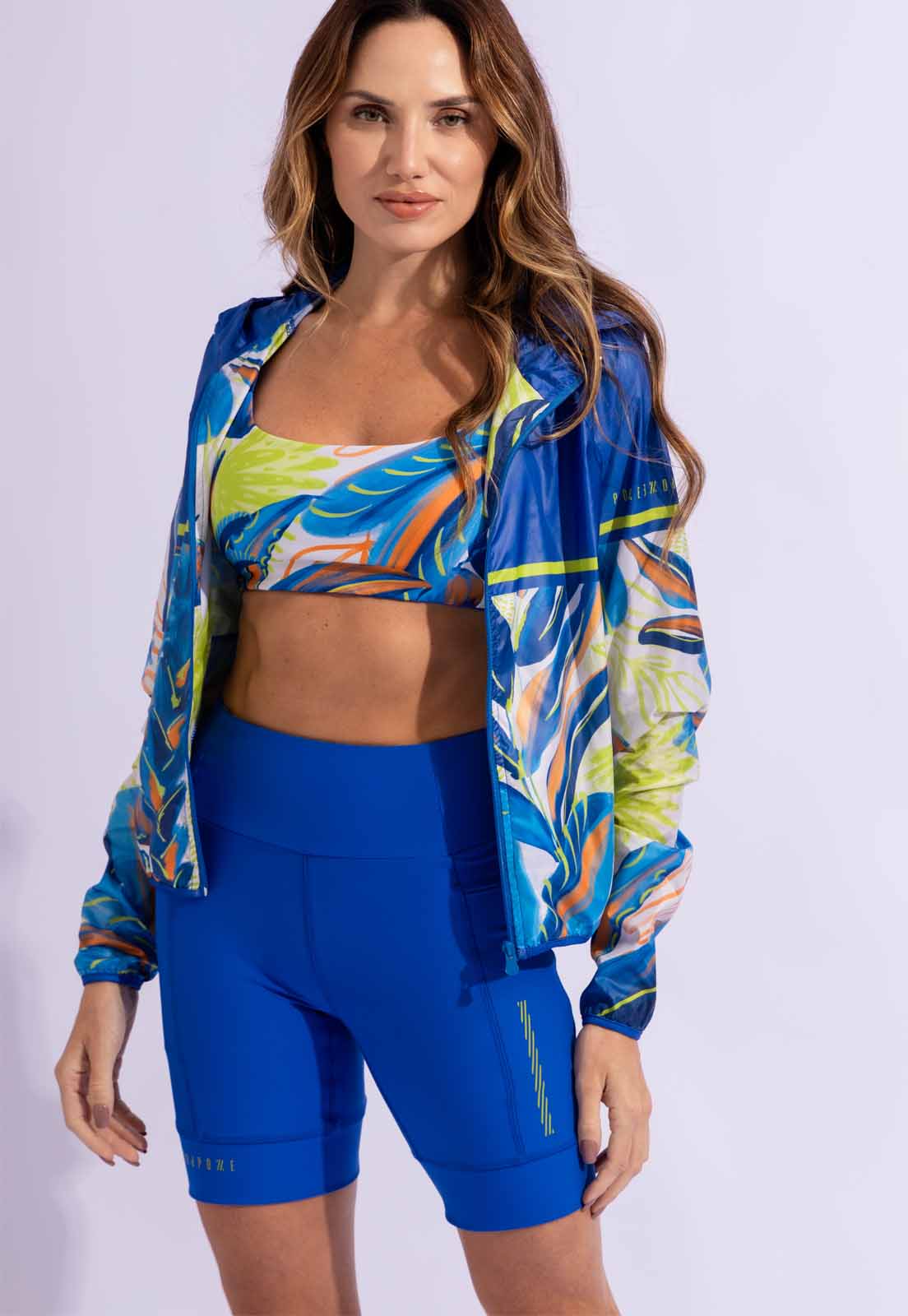 Bermuda running lisa palace com bolsos Collab Julia Horta