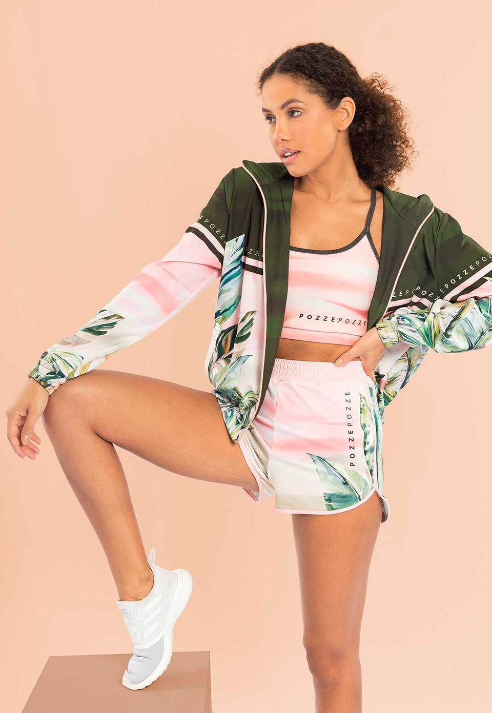 Shorts debrum abertura lateral estampa Oásis