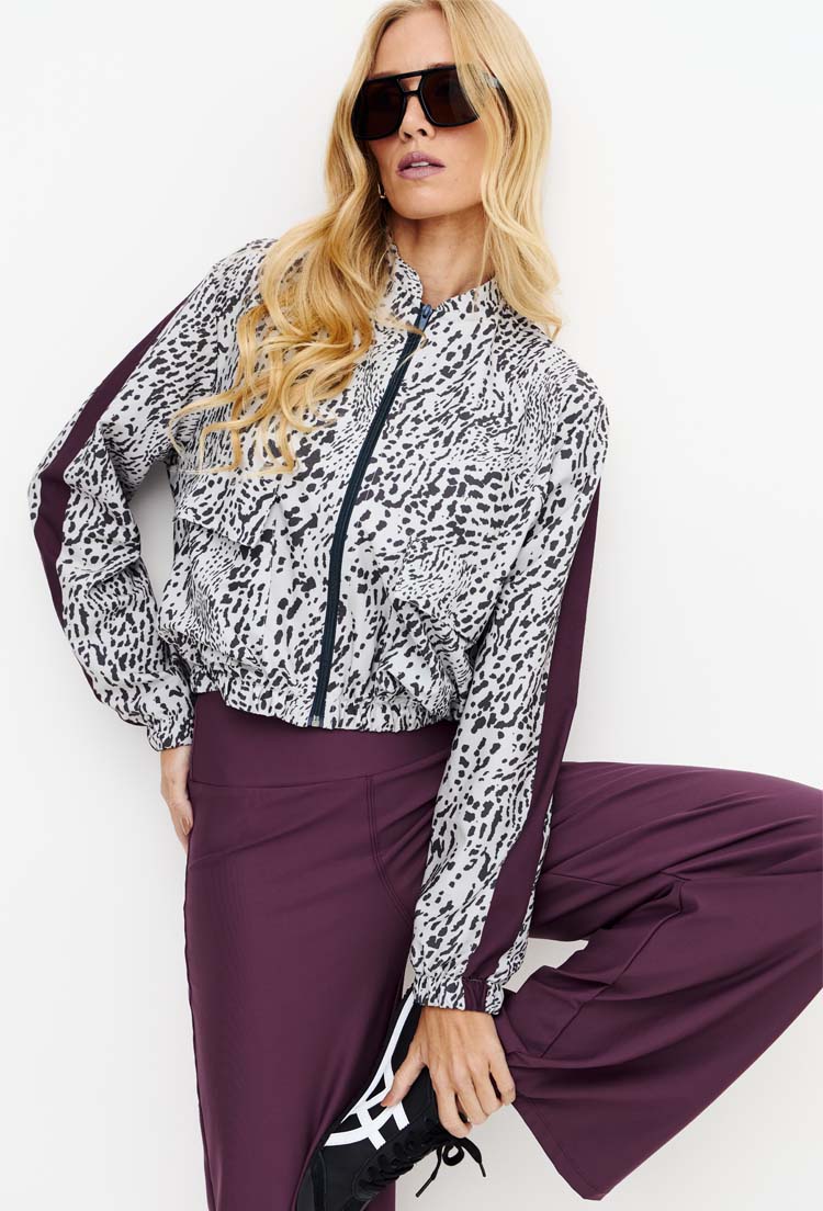 Jaqueta bomber com bolsos frontais estampada Instinto