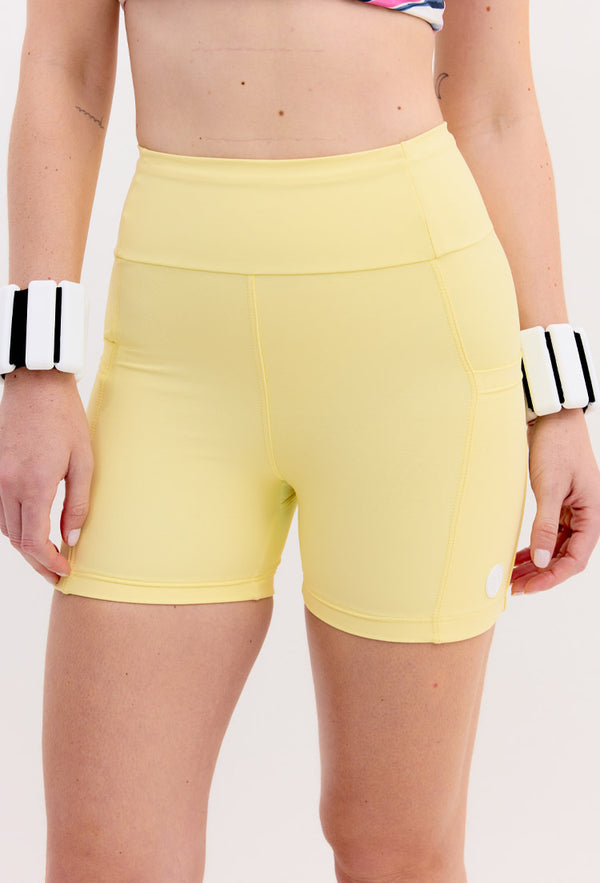 Bermuda lisa amarelo brisa com bolsos Aurora