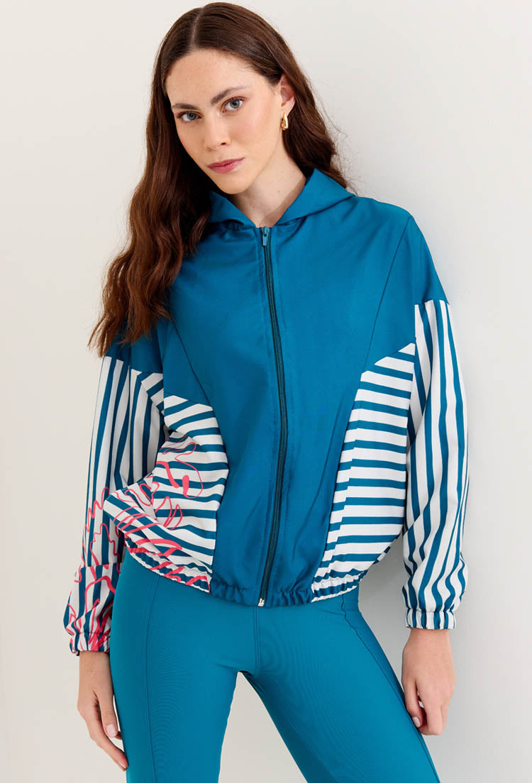Jaqueta corta vento com capuz e recortes estampada listras Al mare