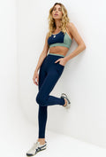 Legging com bolsos marinho e detalhe verde oliva no cós Deep