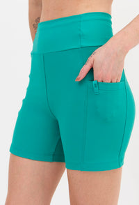 Bermuda lisa verde folha com bolsos Lance
