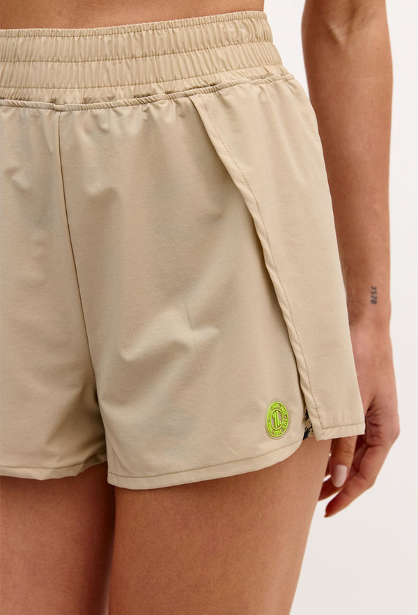 Shorts duplo com cós de elástico bege árido Pure