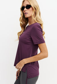 Tshirt alongada nas costas lisa cherry Instinto