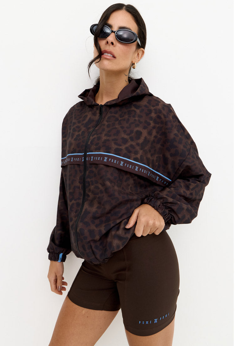 Jaqueta Corta Vento com capuz estampada Magna