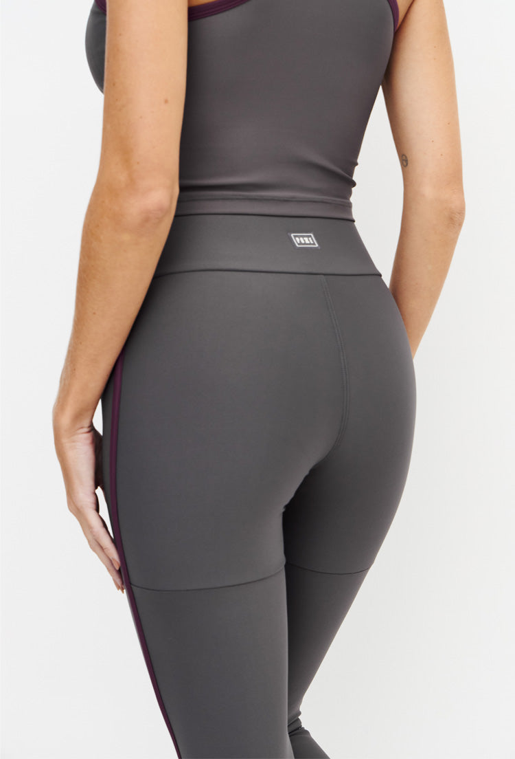 Legging lisa chumbo com viés lateral Instinto