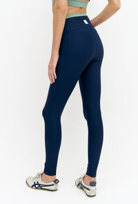Legging com bolsos marinho e detalhe verde oliva no cós Deep