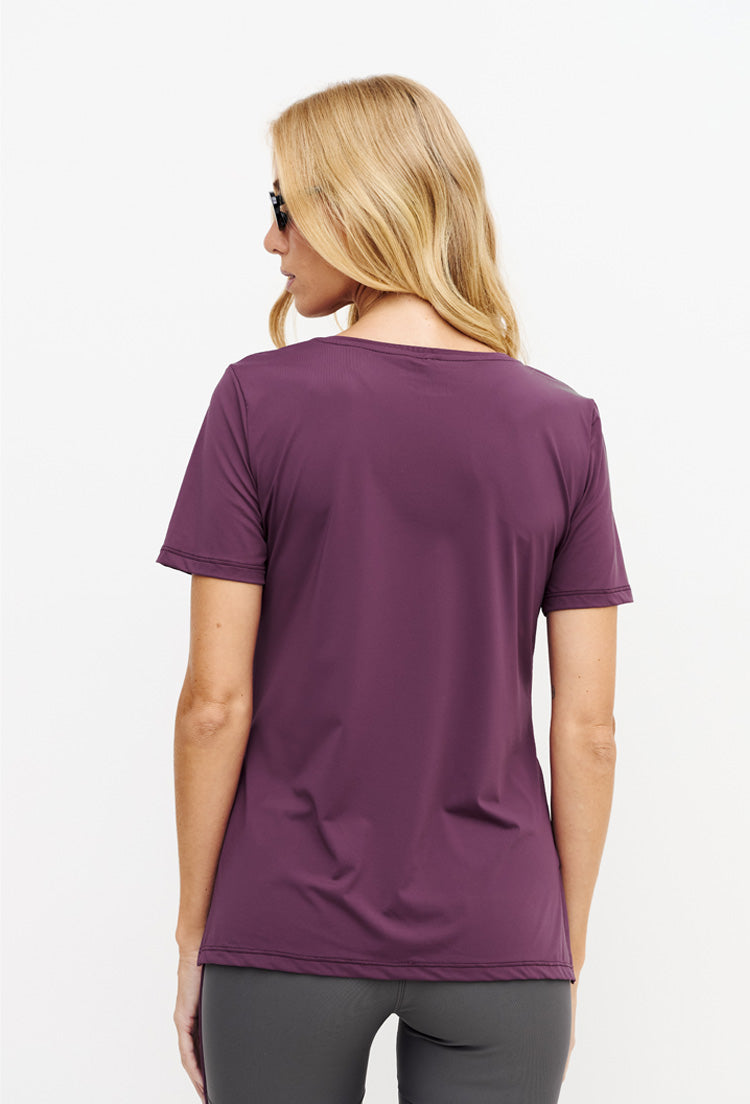 Tshirt alongada nas costas lisa cherry Instinto