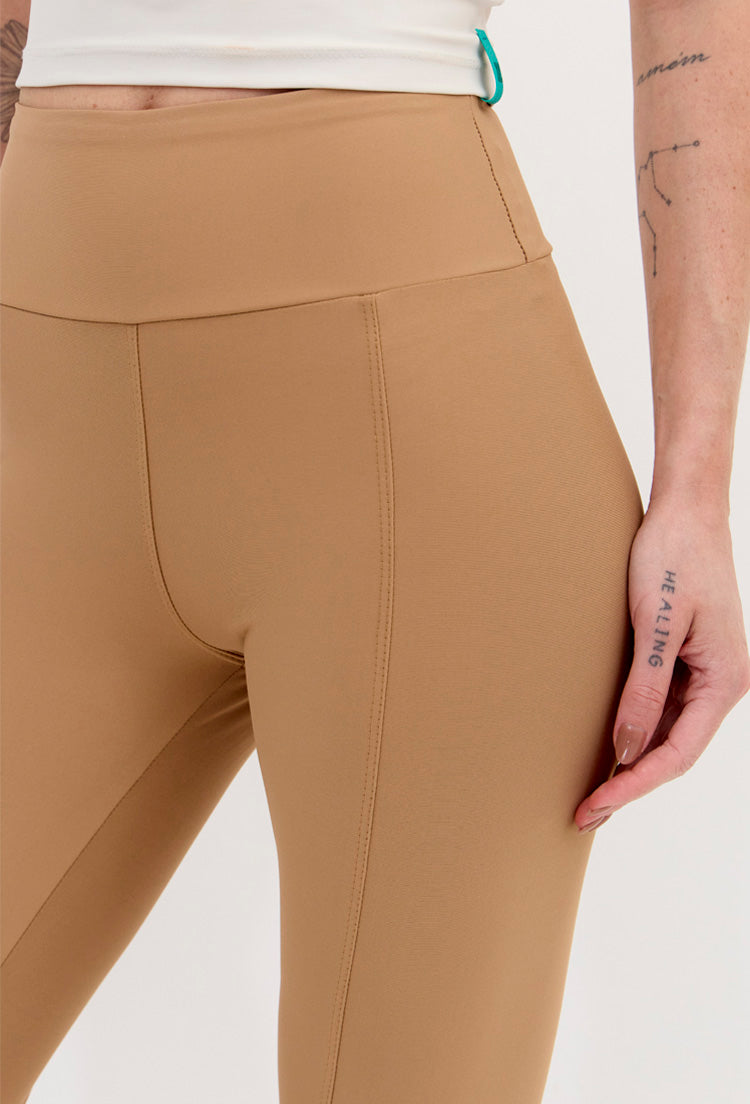 Legging com recorte lisa amêndoa Lance