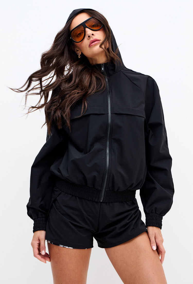 Jaqueta comfy com capuz e bolsos lisa preto Pulsa