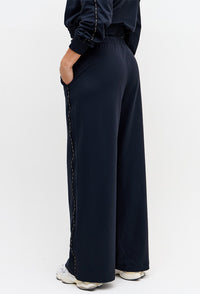 Calça wide leg comfy preto com bolsos e elástico personalizado lateral Pulsa