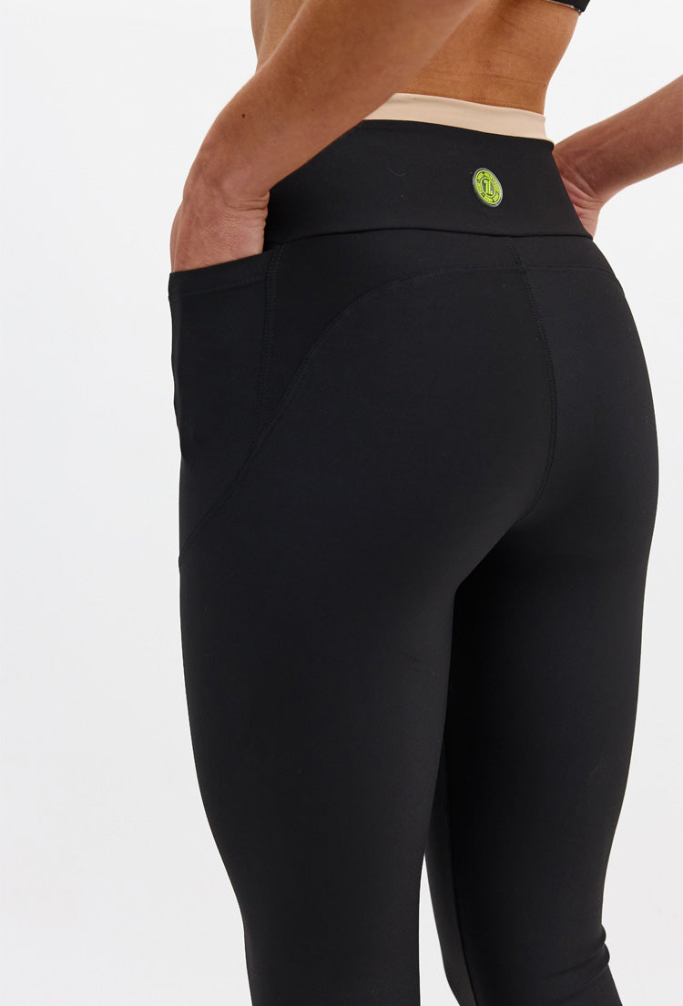 Legging com bolsos preto e detalhe bege árido no cós Pure