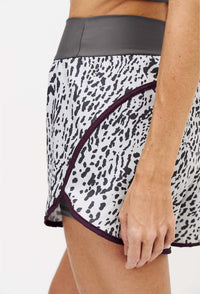 Shorts duplo chumbo com bolso estampado Instinto