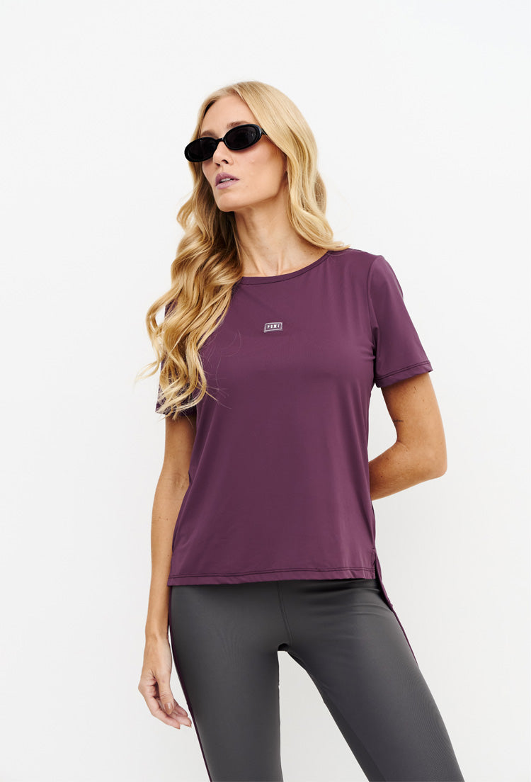 Tshirt alongada nas costas lisa cherry Instinto