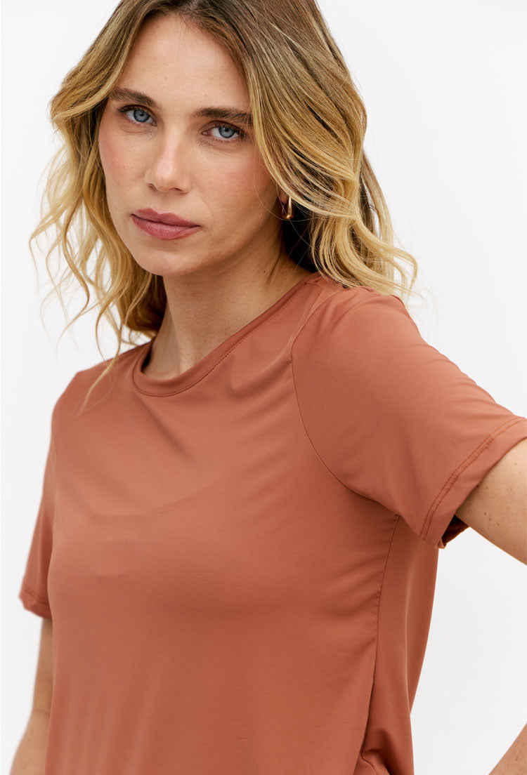 Tshirt alongada nas costas lisa capuccino Aura