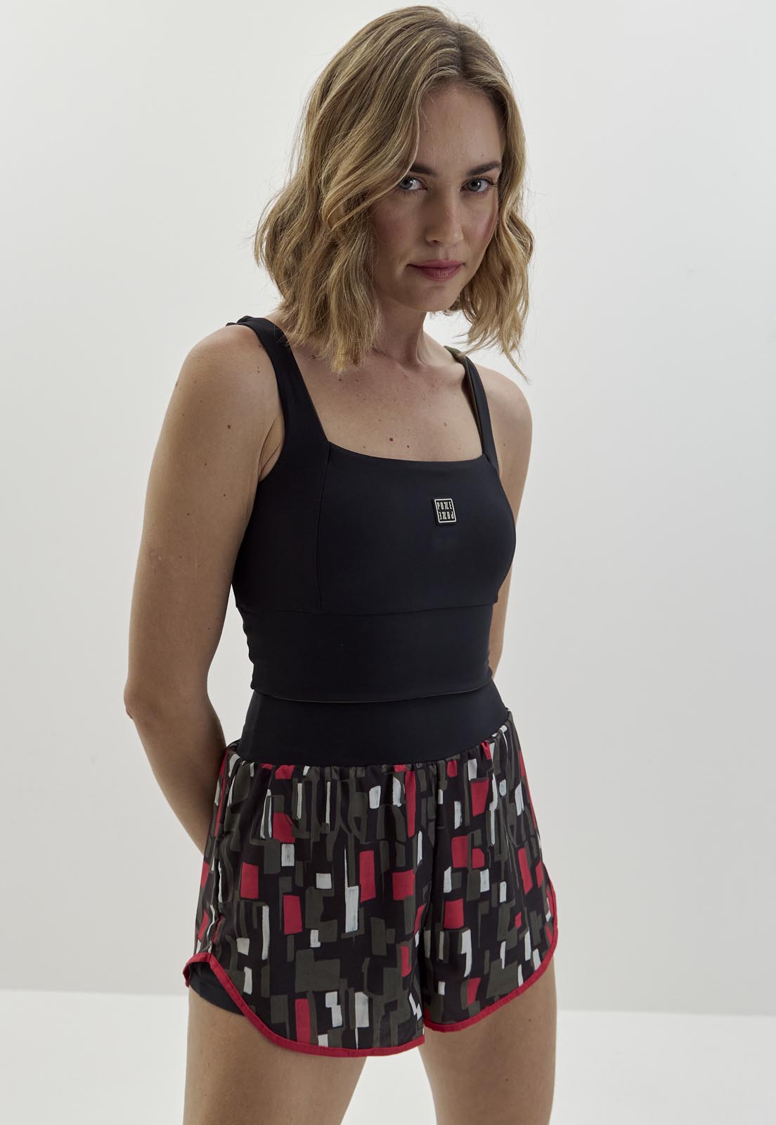 Shorts duplo preto com bolso estampado Voá