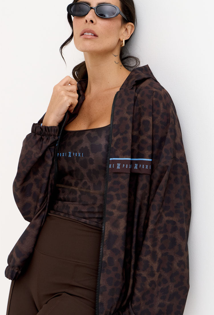 Jaqueta Corta Vento com capuz estampada Magna