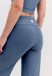 Calça wide leg lisa azul índigo Aurora