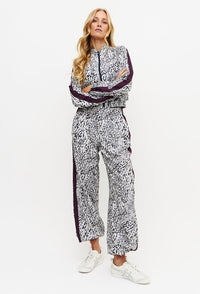 Calça wide leg estampada com faixa lateral e bolsos Instinto