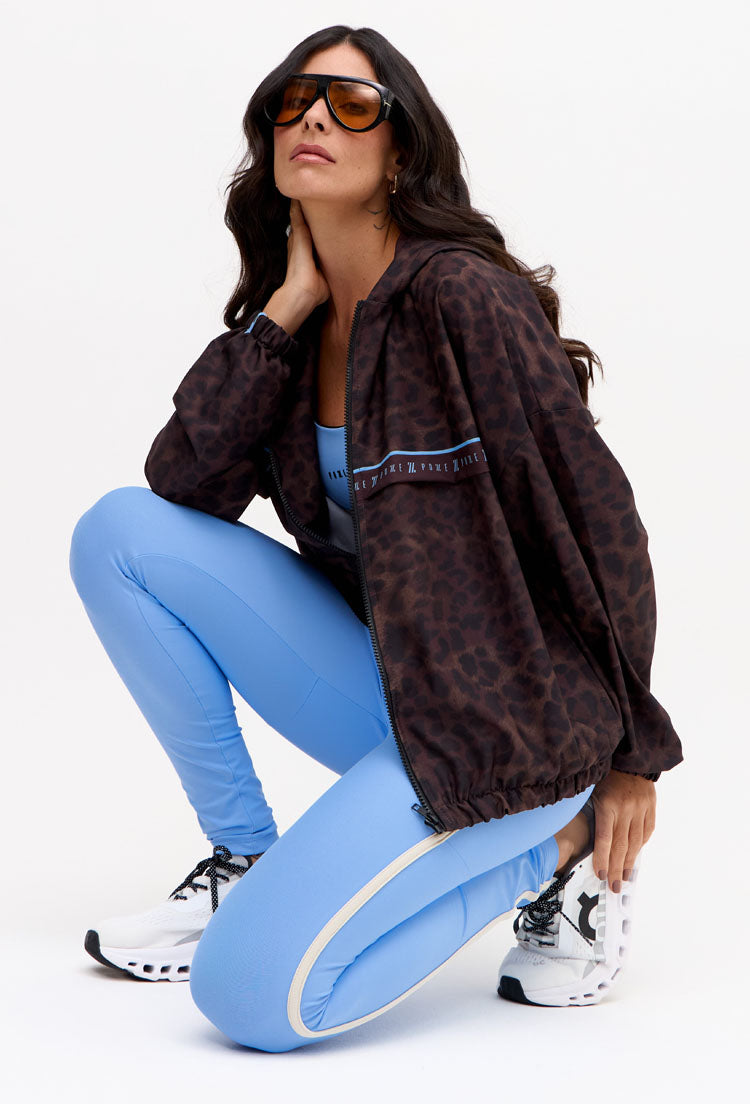 Jaqueta Corta Vento com capuz estampada Magna