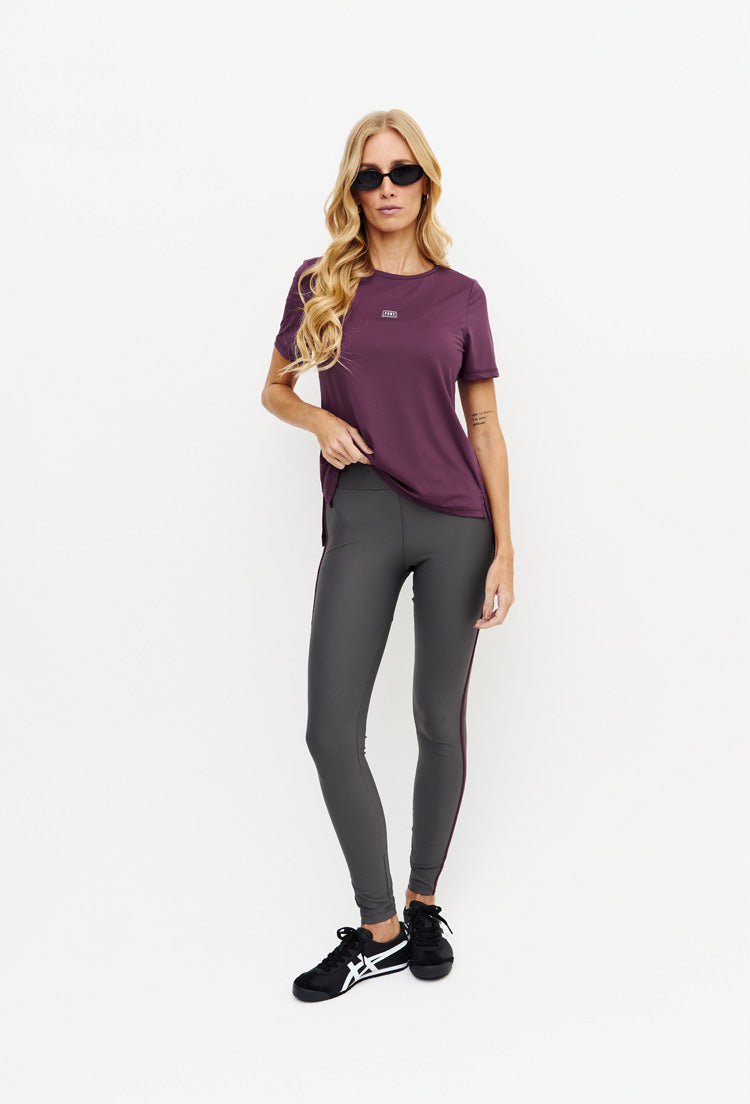 Tshirt alongada nas costas lisa cherry Instinto