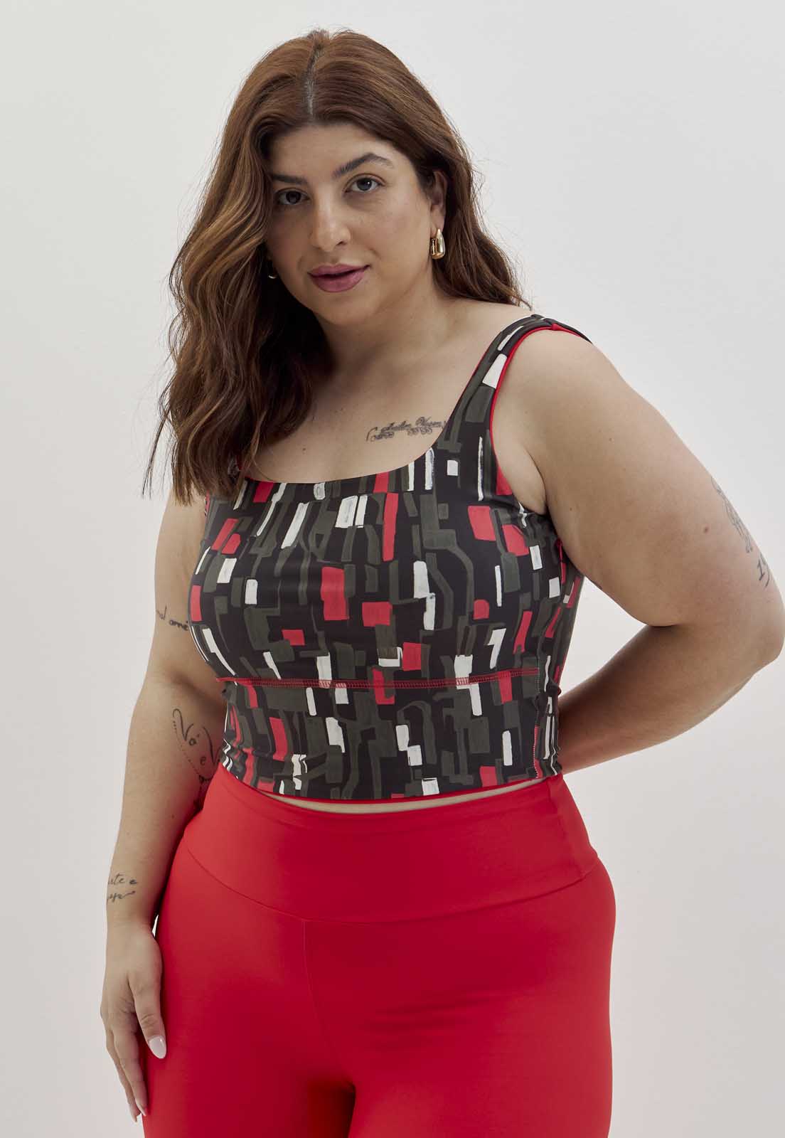 Top longo dupla face vermelho carmim e estampado com bojo removível Voá