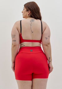 Bermuda vermelho carmim com elástico personalizado e bolso Voá