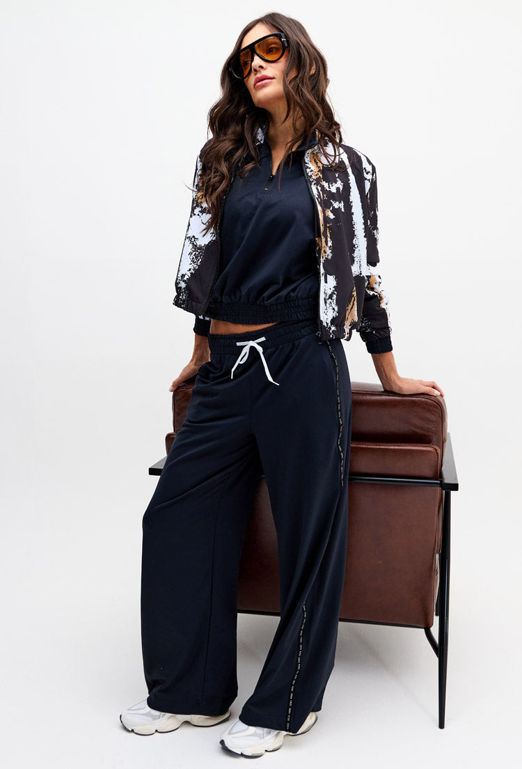Calça wide leg comfy preto com bolsos e elástico personalizado lateral Pulsa