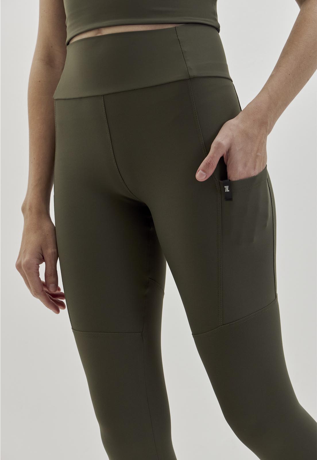 Legging lisa verde elite com bolsos laterais Voá