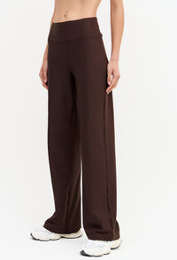 Calça wide leg lisa marrom café Domma
