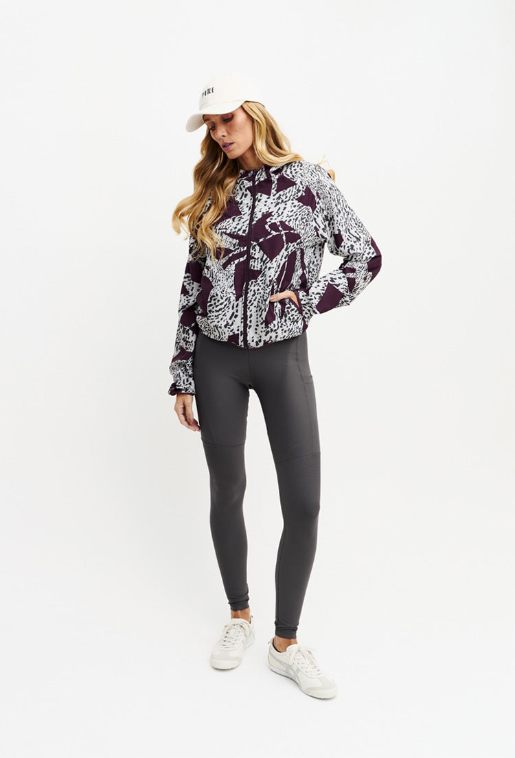 Legging com recorte e bolso lateral lisa chumbo instinto