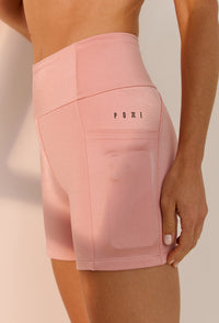 Bermuda lisa rose shine com bolsos Solare