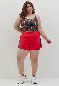Shorts duplo vermelho carmim com elástico personalizado e bolsos Voá