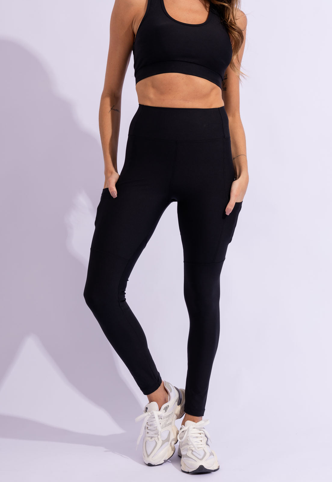 Conjunto Legging lisa com recorte + Top faixa dupla face Action