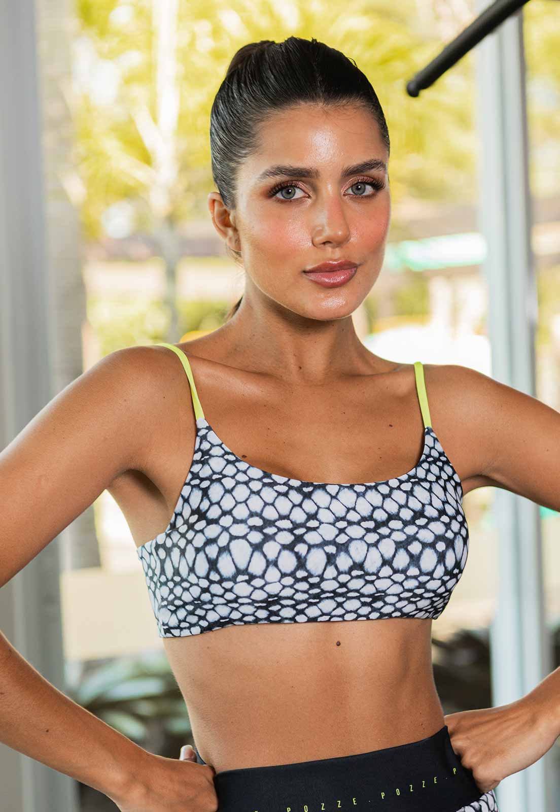 Conjunto Legging lisa com recorte + Top faixa dupla face Action