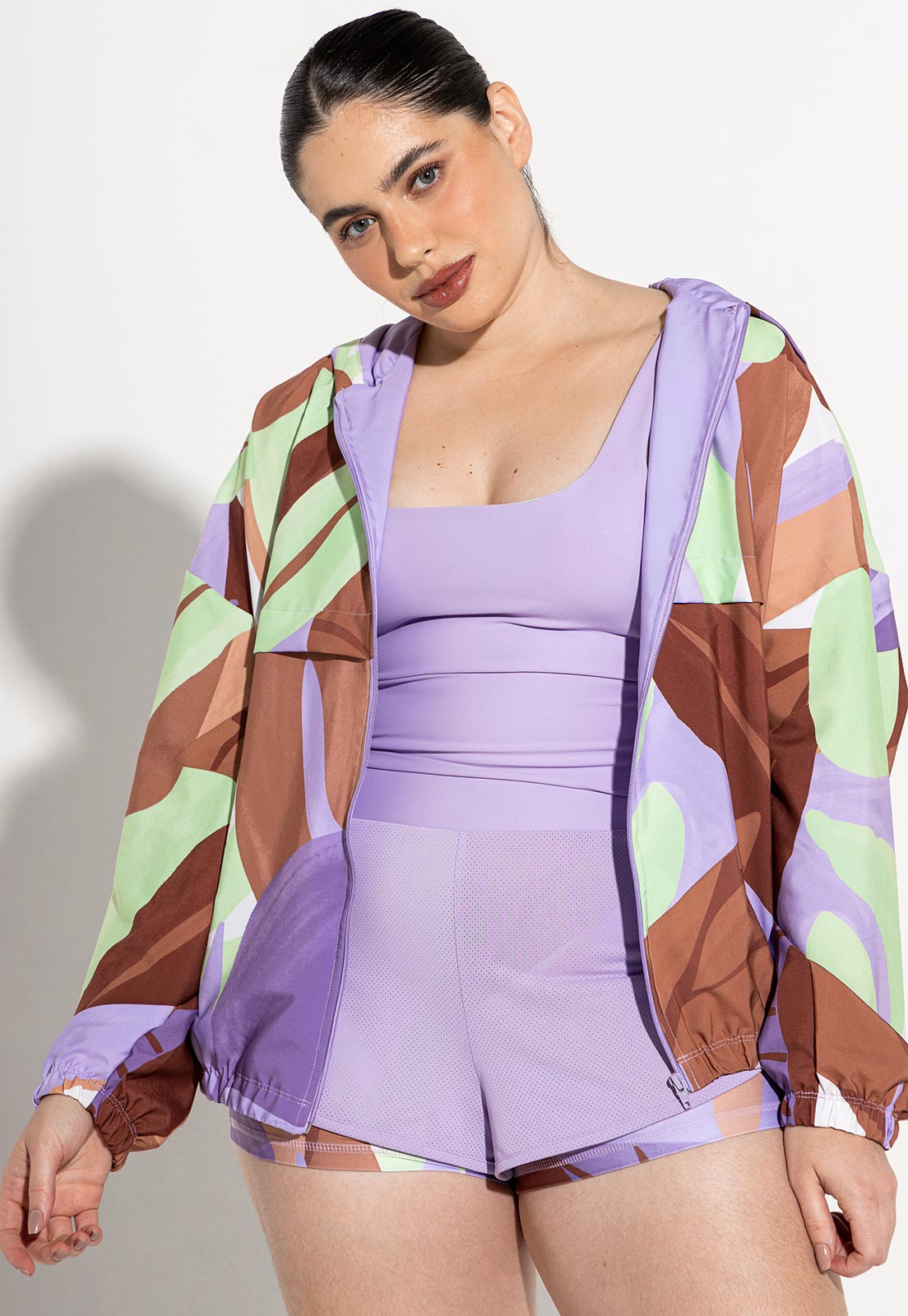 Jaqueta Corta Vento com capuz estampada Aura