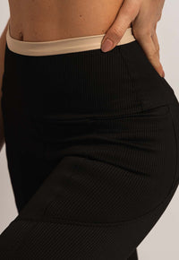 Legging bicolor bege árido e preto canelado Magnetic